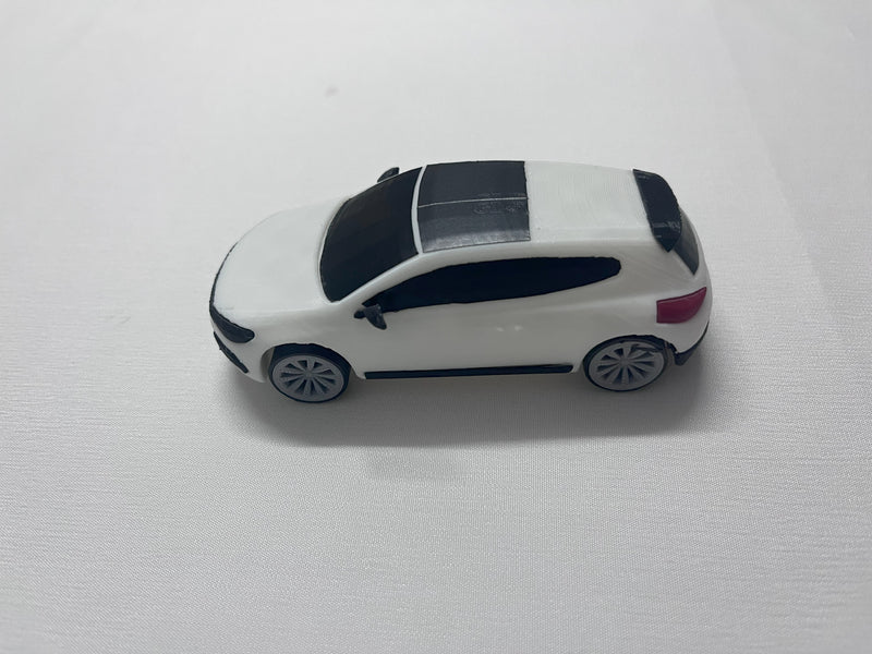 Virajlarda Dönerek Hareket Eden Araba Figürü – Özel marka, model ve renk üretimi yapılabilir