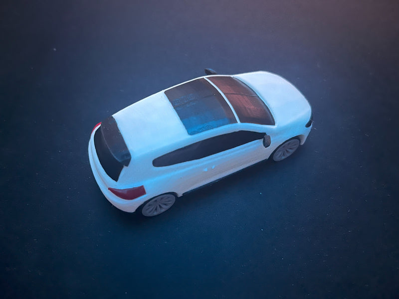 Virajlarda Dönerek Hareket Eden Araba Figürü – Özel marka, model ve renk üretimi yapılabilir