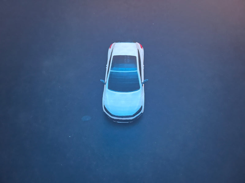 Virajlarda Dönerek Hareket Eden Araba Figürü – Özel marka, model ve renk üretimi yapılabilir