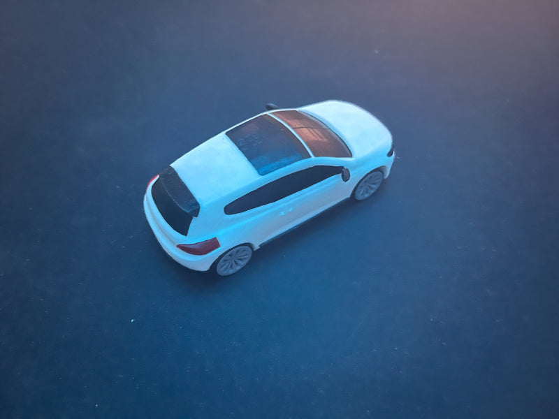 Virajlarda Dönerek Hareket Eden Araba Figürü – Özel marka, model ve renk üretimi yapılabilir